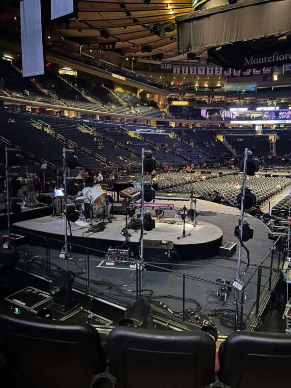 Madison Square Garden, section: 113, row: 8, seat: 8