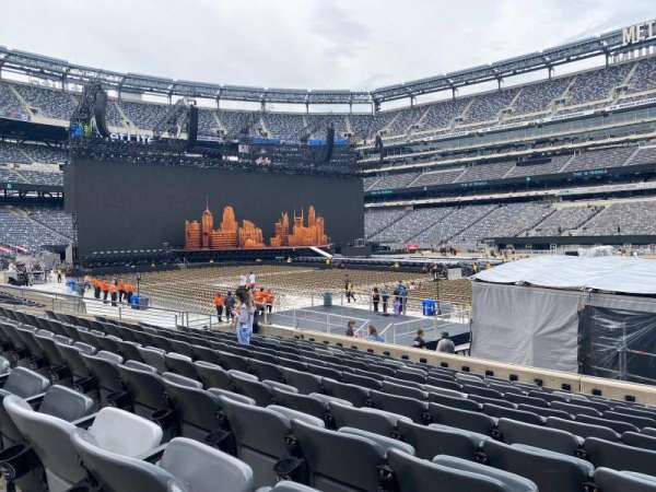 MetLife Stadium, section: 135, row: 11, seat: 8