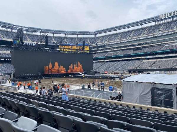 MetLife Stadium, section: 135, row: 11, seat: 8