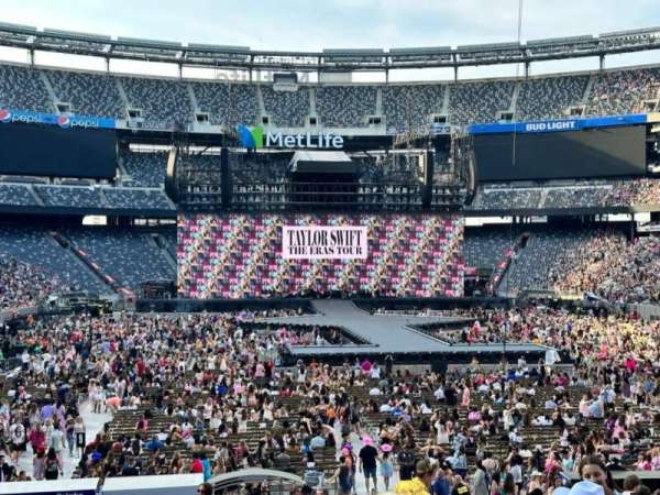MetLife Stadium, section: 128, row: 24, seat: 10