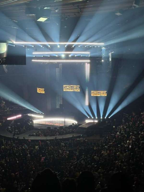 Madison Square Garden, section: 208, row: 6, seat: 6
