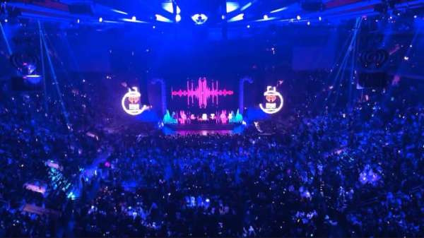 Madison Square Garden, section: 305, row: 1, seat: 4
