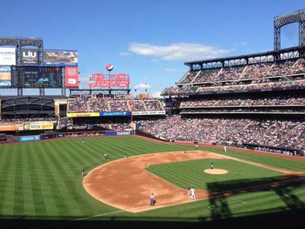 Citi Field, section: 328, row: 3, seat: 24