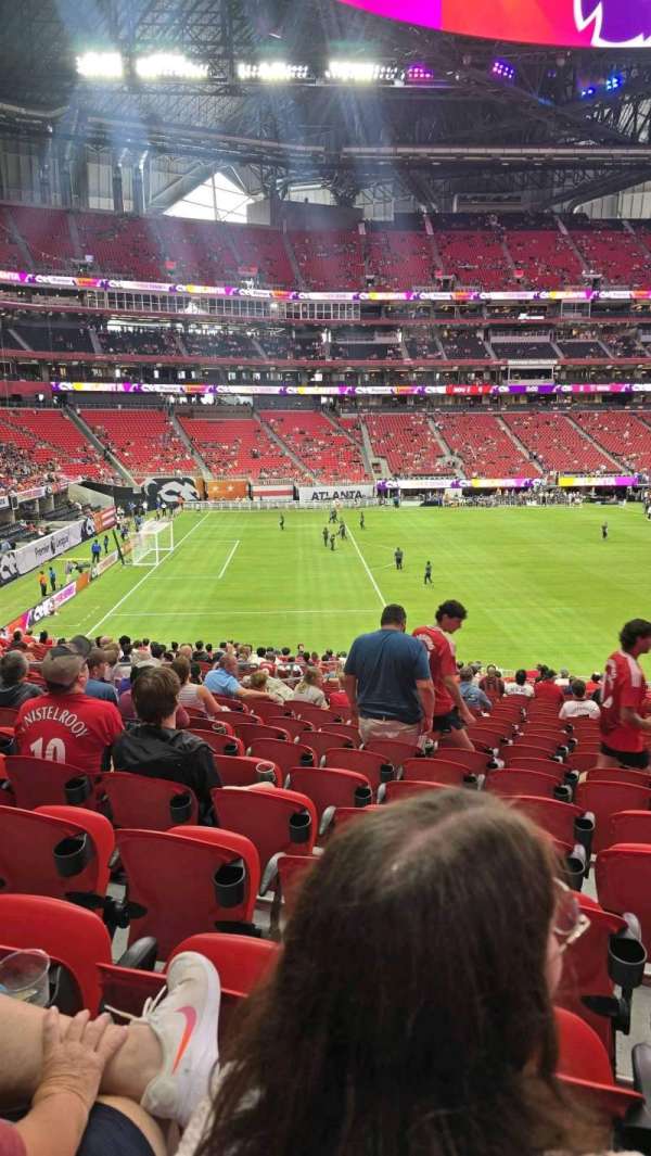 Mercedes-Benz Stadium, section: 113, row: 32, seat: 20