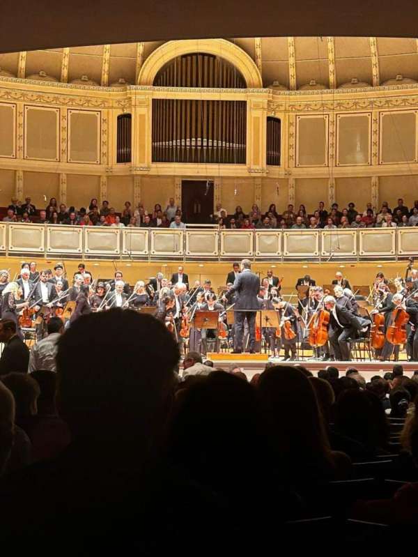 Orchestra Hall, Chicago, section: Main Floor, row: V, seat: 104