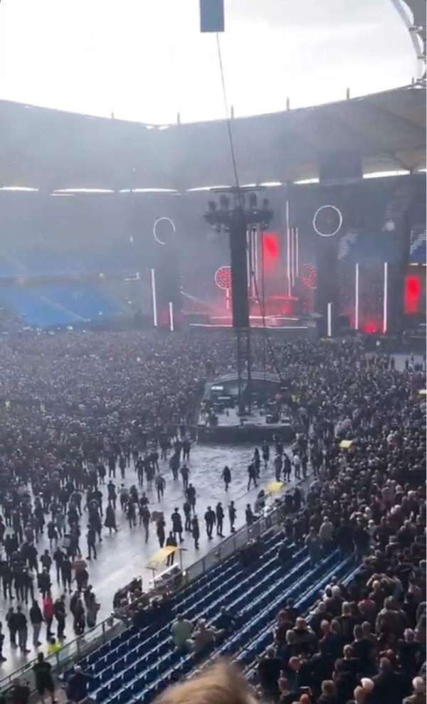 Volksparkstadion, section: 9B, row: 1, seat: 20
