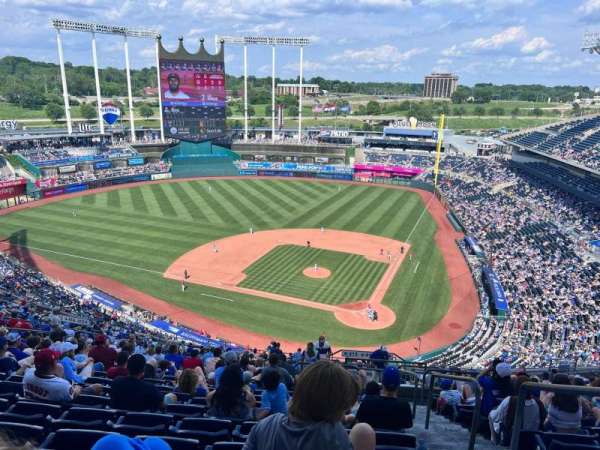 Kauffman Stadium, section: 415, row: LL, seat: 27