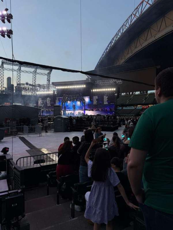 T-Mobile Park, section: 121, row: 4, seat: 1