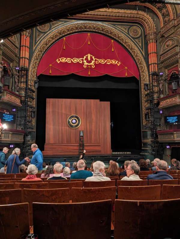 Leeds Grand Theatre, section: Stalls, row: Q, seat: 19