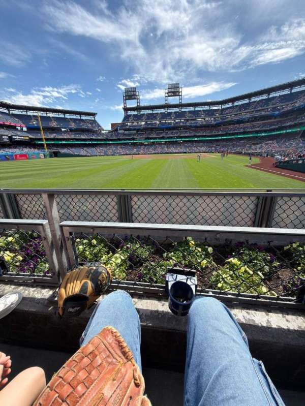 Citizens Bank Park, section: 142, row: 1, seat: 10