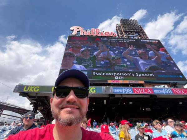 Citizens Bank Park, section: 142, row: 1, seat: 10