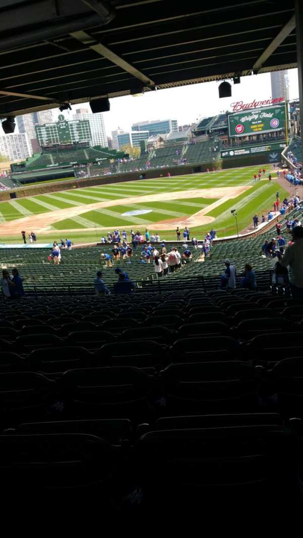 Wrigley Field, section: 215, row: 17, seat: 21