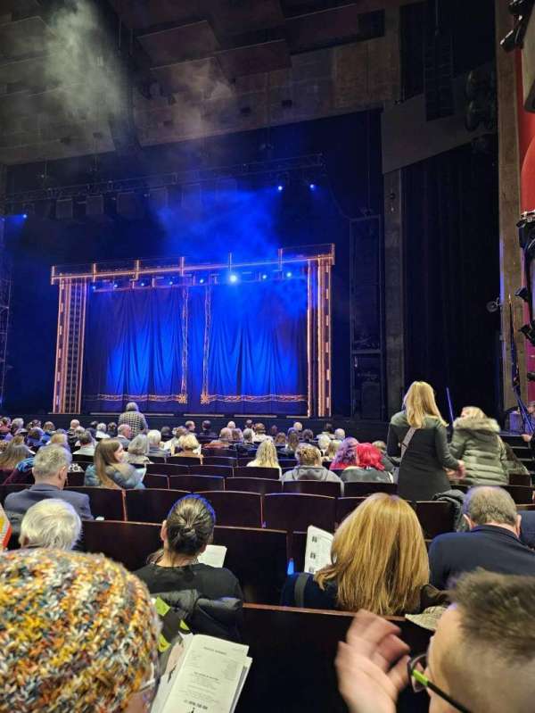 Clowes Memorial Hall, section: MFL-R, row: M, seat: 216
