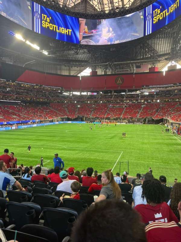Mercedes-Benz Stadium, section: 135, row: 10, seat: 5