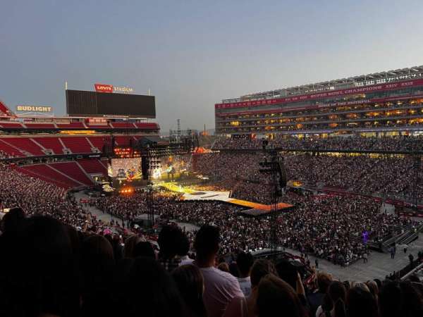 Levi's Stadium, section: 208, row: 17, seat: 26