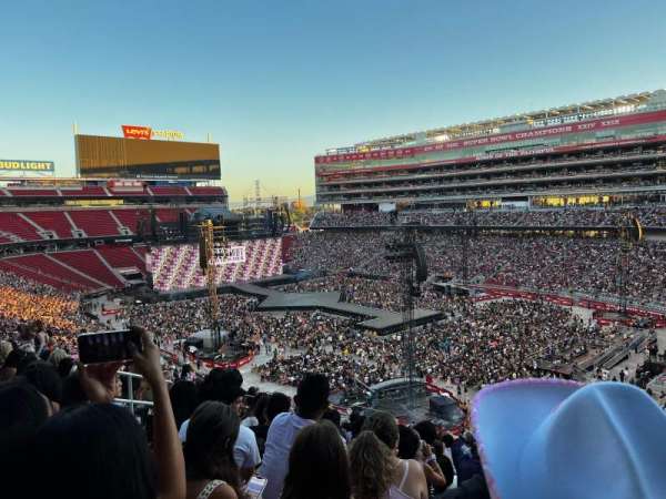 Levi's Stadium, section: 208, row: 17, seat: 26