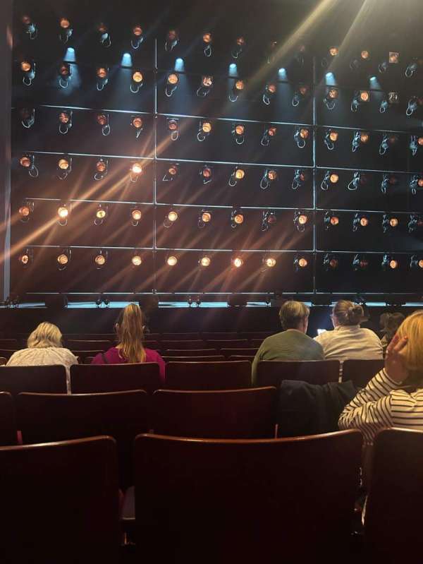 Shaftesbury Theatre, section: Stalls, row: J, seat: 22