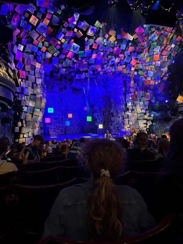 Cambridge Theatre, section: Stalls, row: Q, seat: 31