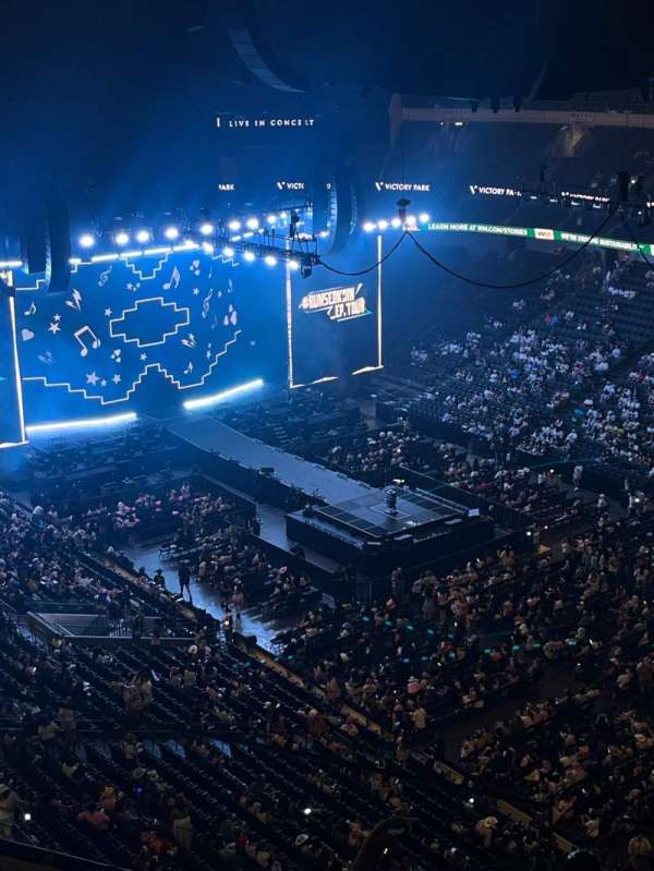 American Airlines Center, section: 322, row: B, seat: 7