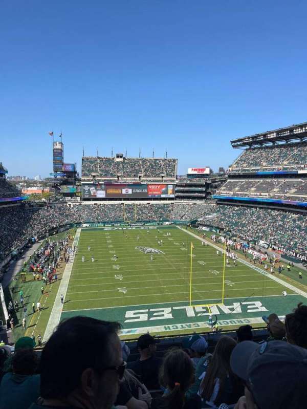 Lincoln Financial Field, section: M10, row: 17, seat: 15
