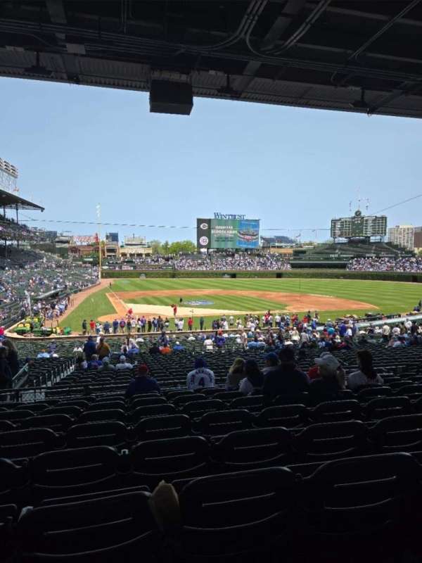 Wrigley Field, section: 221, row: 9, seat: 6