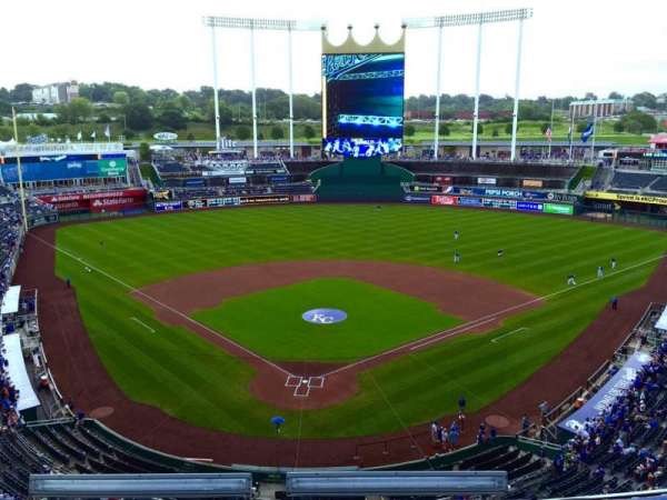 Kauffman Stadium, section: 421, row: H, seat: 5