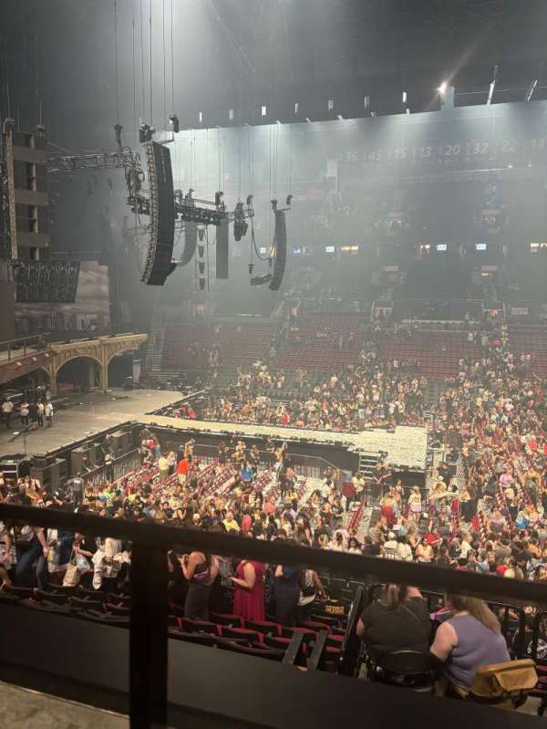 Moda Center, section: 201, row: E, seat: 8