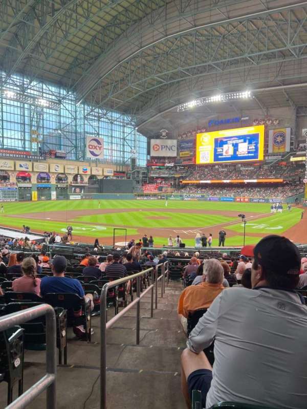 Daikin Park, section: 118, row: 28, seat: 16