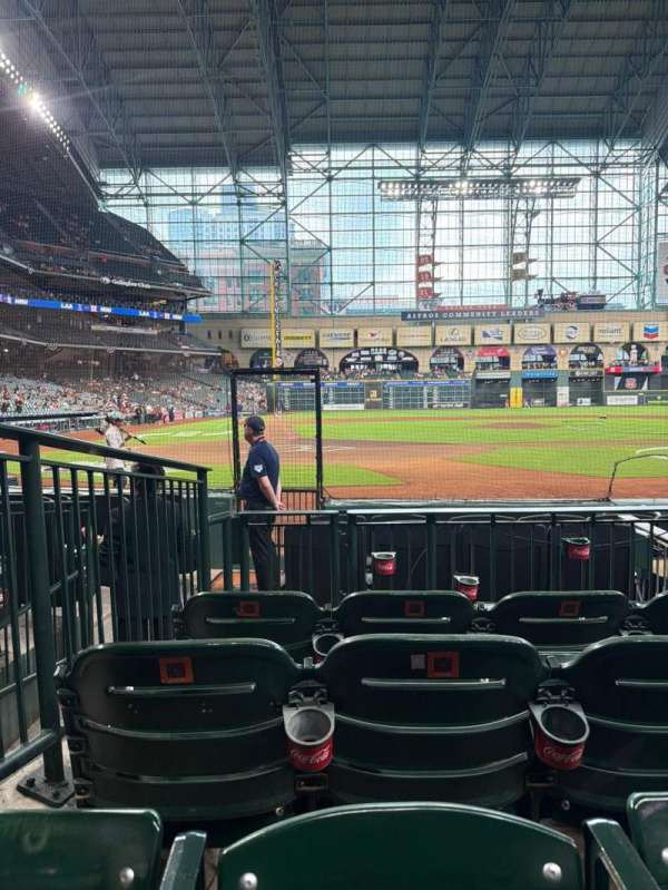 Daikin Park, section: 122, row: 8, seat: 2