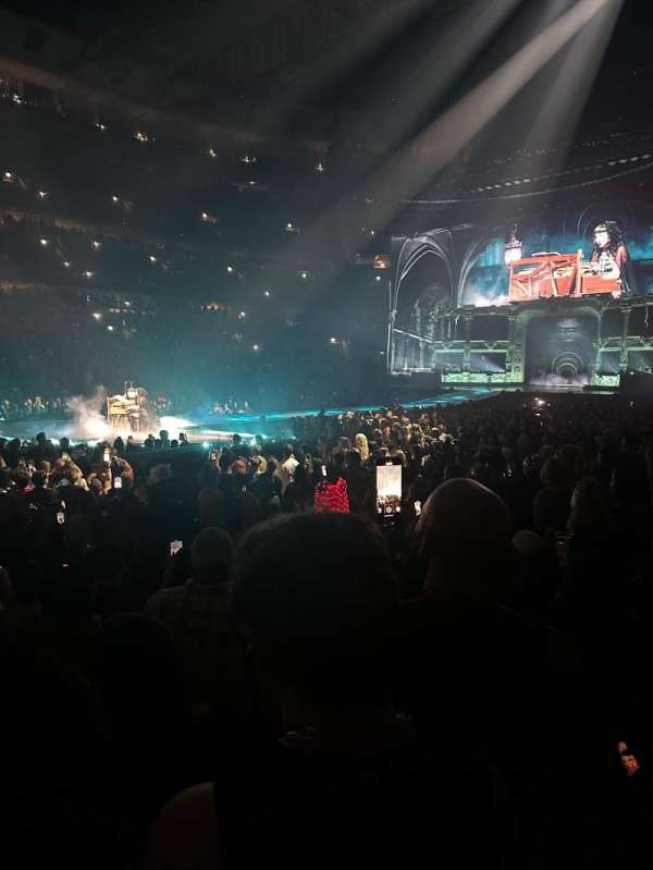 United Center, section: 102, row: 6, seat: 5