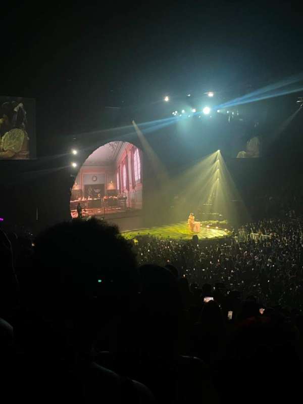 CFG Bank Arena, section: 121, row: W, seat: 18