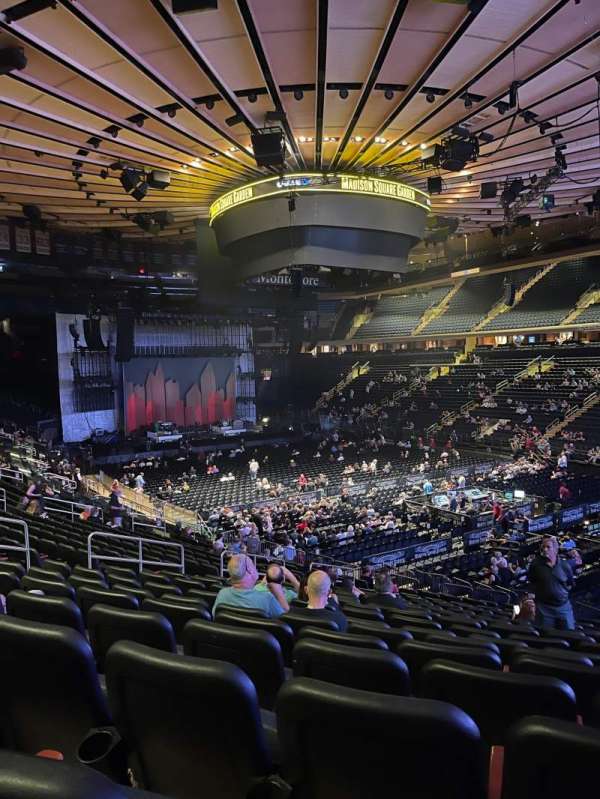 Madison Square Garden, section: 120, row: 21, seat: 10