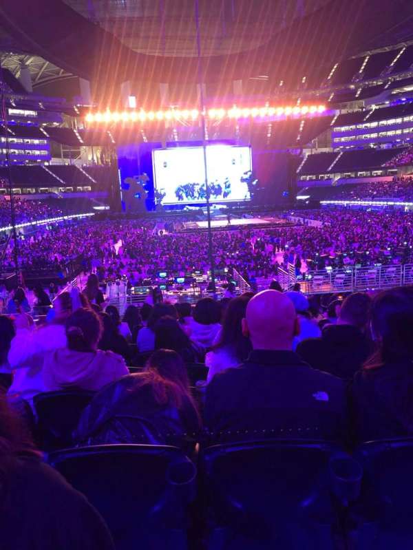 SoFi Stadium, section: 121, row: 17, seat: 20