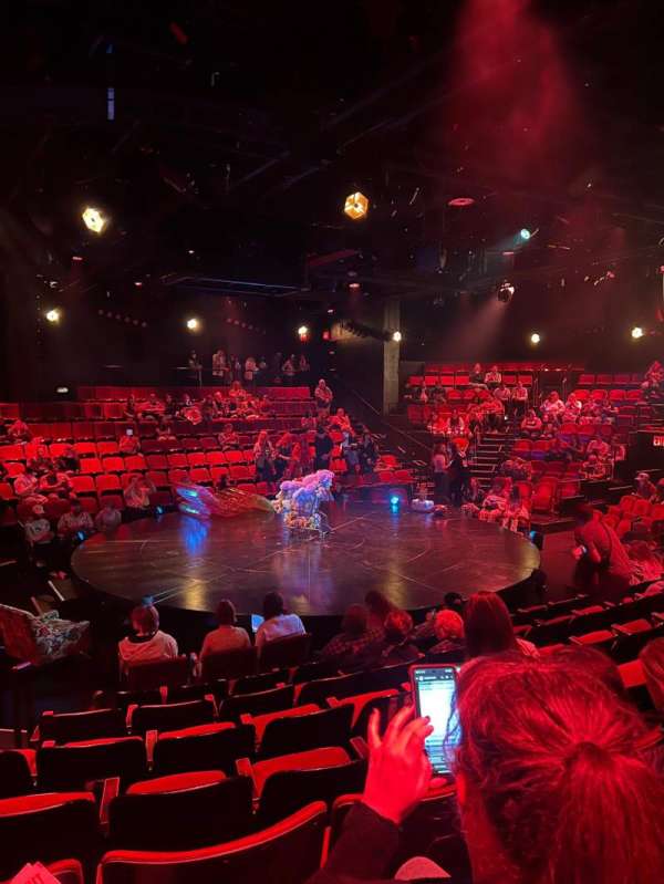 Circle in the Square Theatre, section: Orchestra 200 (Even), row: G, seat: 204