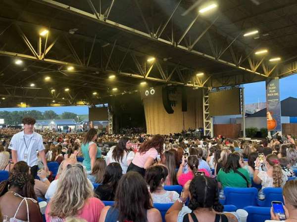 Hollywood Casino Amphitheatre, section: 207