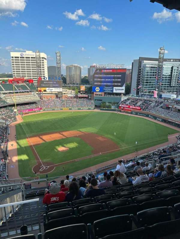 Truist Park, section: 423, row: 12, seat: 17