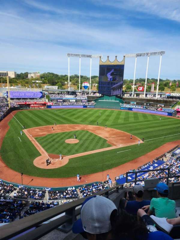 Kauffman Stadium, section: 423, row: F, seat: 7