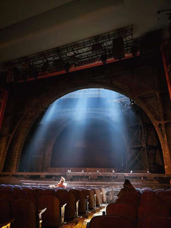 Lunt-Fontanne Theatre, section: Orchestra R, row: l, seat: 2
