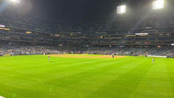 Citizens Bank Park, section: 101, row: 1, seat: 4