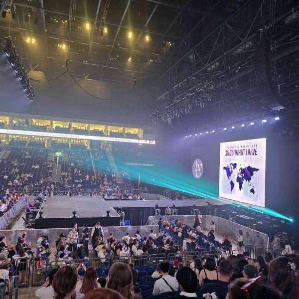 Uber Arena, section: 208, row: 14, seat: 1
