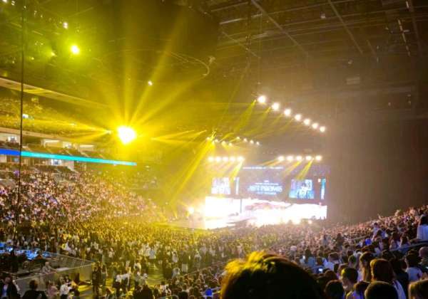 Uber Arena, section: 204, row: 19, seat: 1