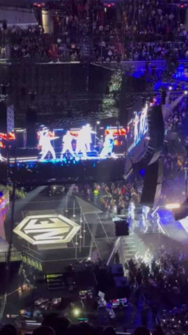 Capital One Arena, section: 431, row: QQ, seat: 9