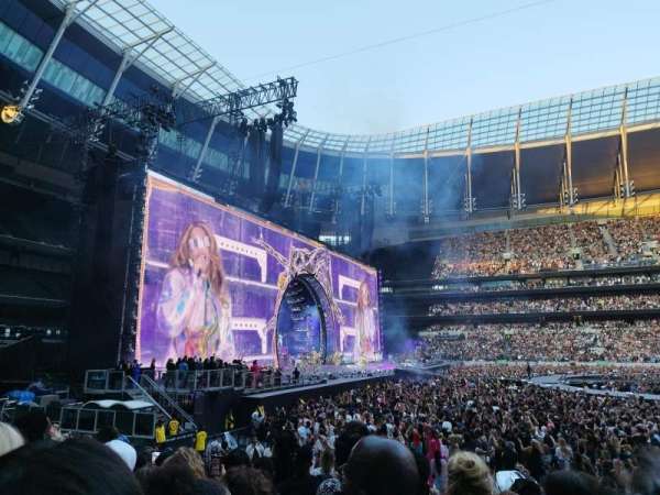 Tottenham Hotspur Stadium, section: 105, row: 10, seat: 136