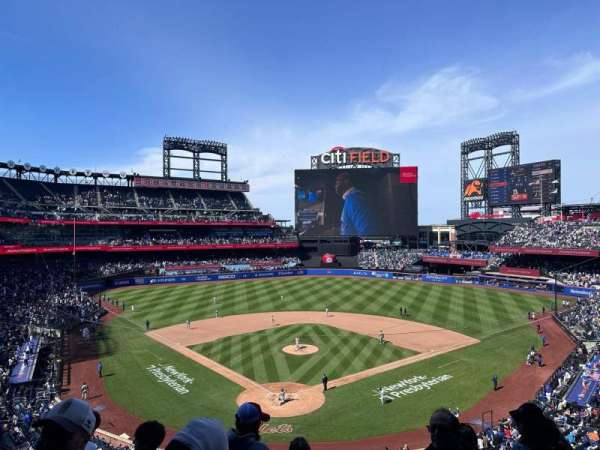 Citi Field, section: 318, row: 3, seat: 4