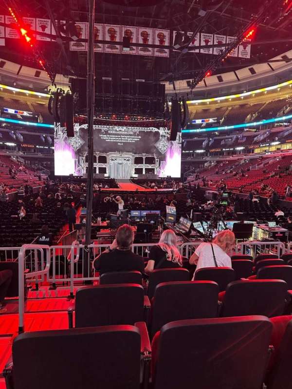 United Center, section: 106, row: 7, seat: 15