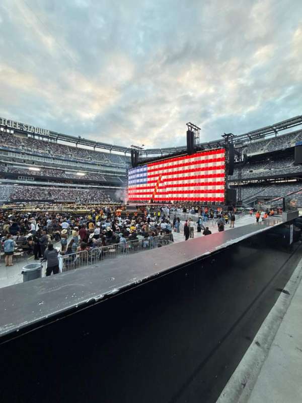 MetLife Stadium, section: 114, row: 1, seat: 6