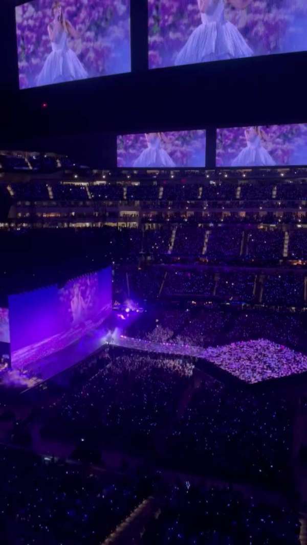 SoFi Stadium, section: 322, row: 1, seat: 1