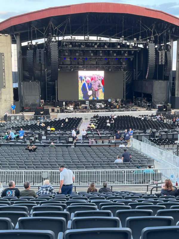 Jones Beach Theater, section: 205, row: GG, seat: 7
