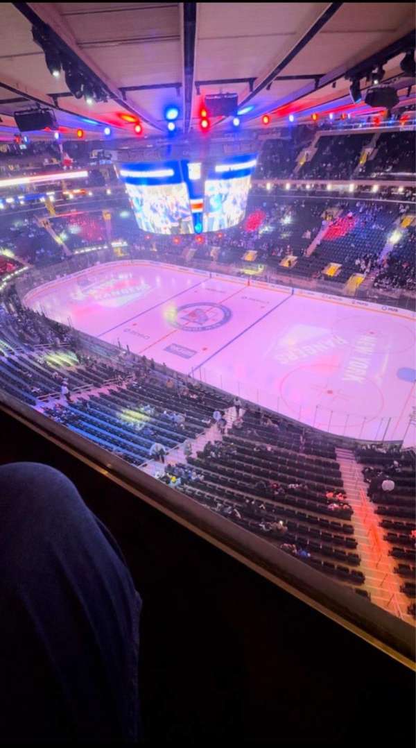 Madison Square Garden, section: 315, row: 1, seat: 10