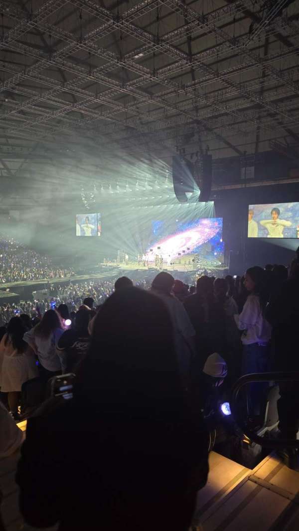 Tacoma Dome, section: 117, row: W, seat: 1